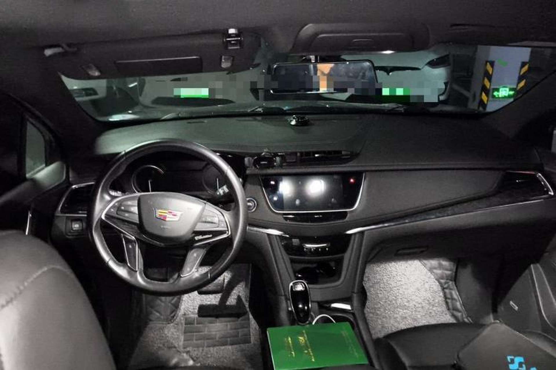 Used Cadillac XT5 2021 2.0T Two-Wheel Drive Luxury Version Center Console