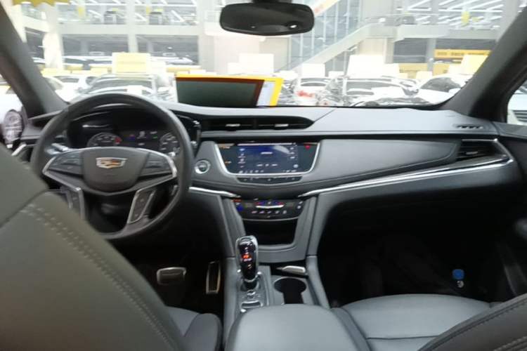 Used Cadillac XT5 2021 2.0T Four-Wheel Drive Premium Edition Center Console