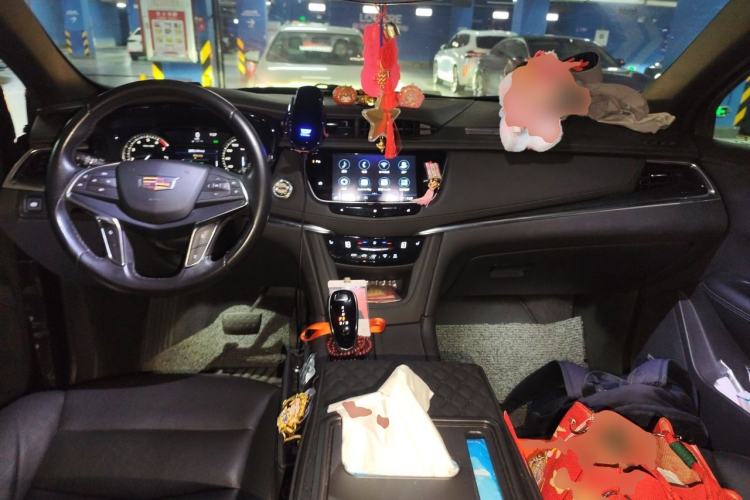 Used Cadillac XT5 2021 28T Luxury Model Center Console
