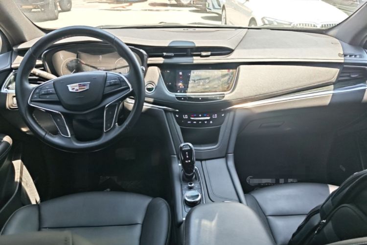 Used Cadillac XT5 2021 2.0T Two-Wheel Drive Luxury Version Center Console