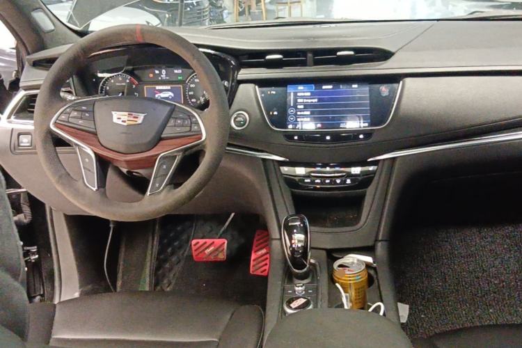 Used Cadillac XT5 2021 2.0T Two-Wheel Drive Luxury Version Center Console