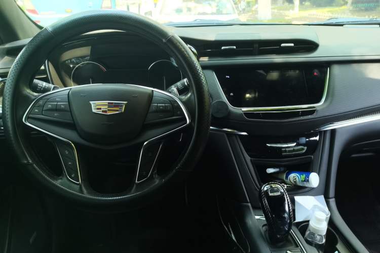 Used Cadillac XT5 2021 28T Four-Wheel Drive Leading Sport Model Center Console