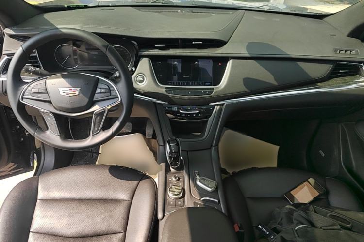 Used Cadillac XT5 2021 28T Luxury Model Center Console