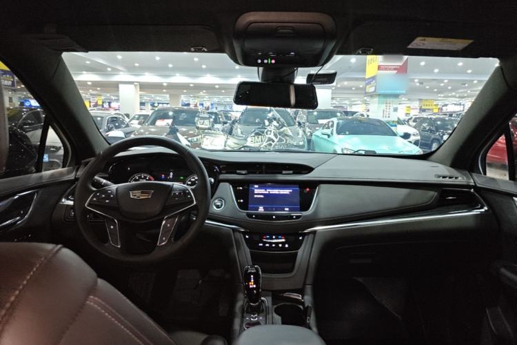 Used Cadillac XT5 2021 2.0T Two-Wheel Drive Luxury Version Center Console