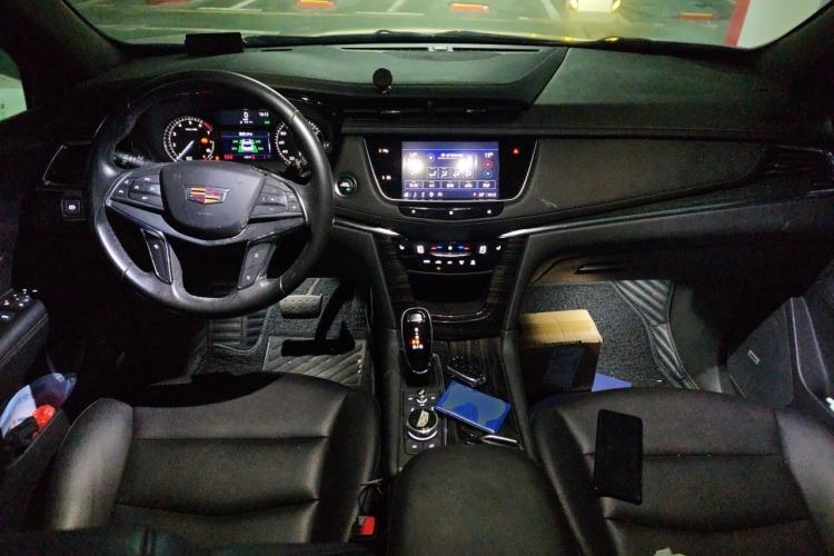Used Cadillac XT5 2021 2.0T Two-Wheel Drive Luxury Version Center Console