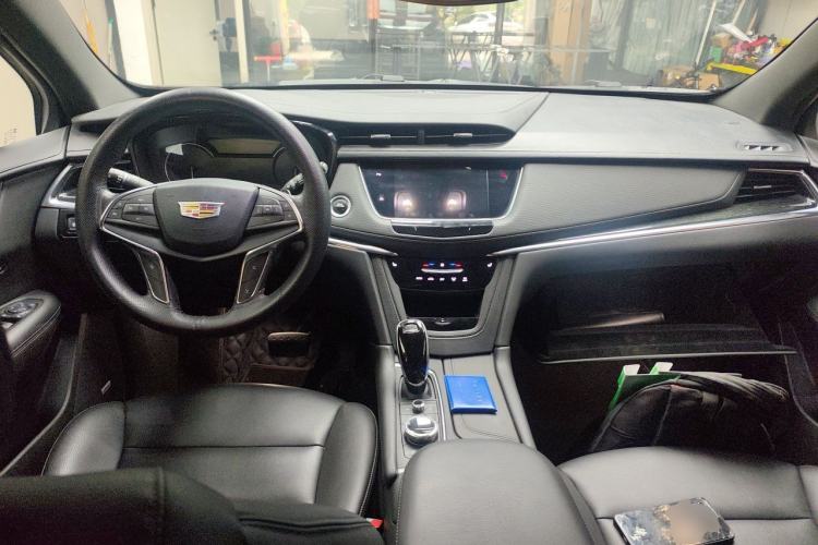 Used Cadillac XT5 2021 28T Luxury Model Center Console
