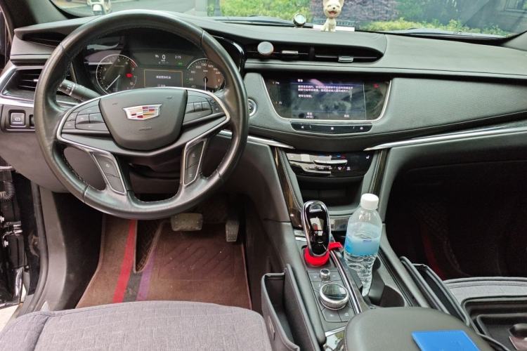 Used Cadillac XT5 2021 2.0T Two-Wheel Drive Luxury Version Center Console