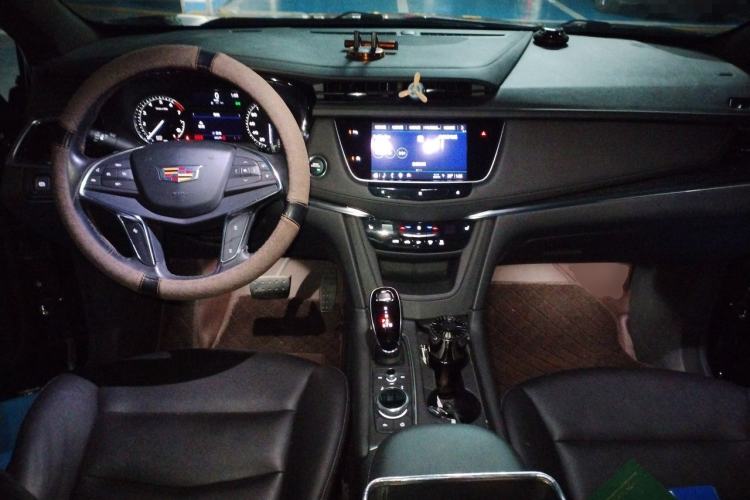 Used Cadillac XT5 2021 28T Luxury Model Center Console