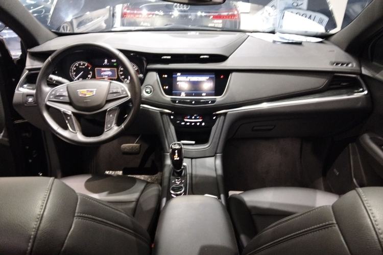 Used Cadillac XT5 2021 2.0T Two-Wheel Drive Luxury Version Center Console