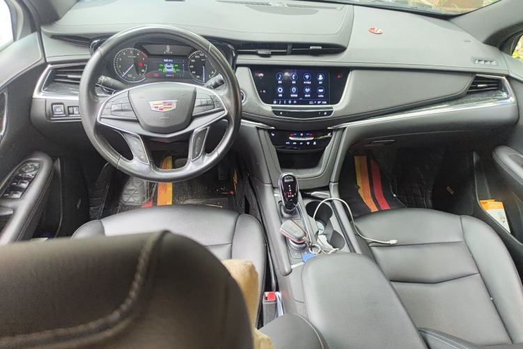 Used Cadillac XT5 2021 2.0T Two-Wheel Drive Luxury Version Center Console