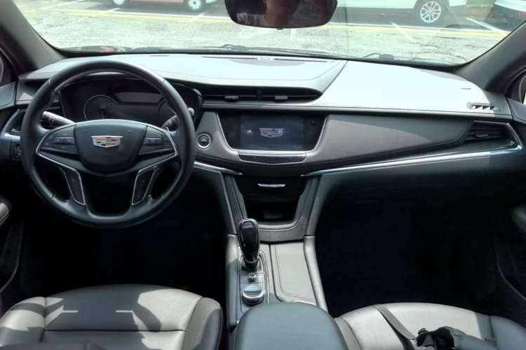 Used Cadillac XT5 2021 28T Luxury Model Center Console