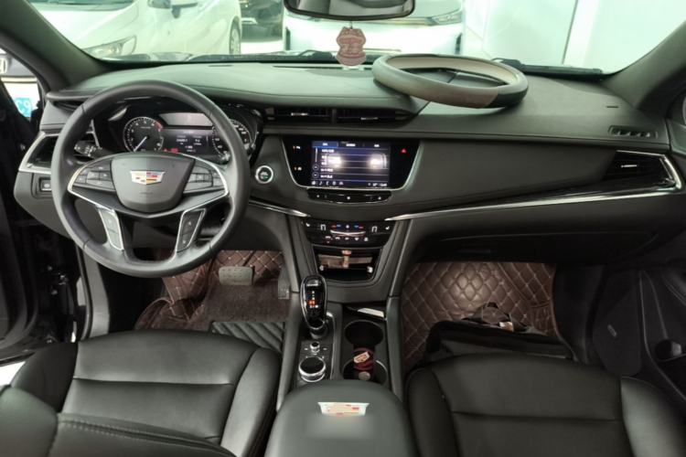 Used Cadillac XT5 2021 2.0T Two-Wheel Drive Luxury Version Center Console
