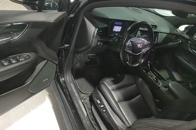 Used Cadillac XT5 2021 28T Luxury Model Driver Seat