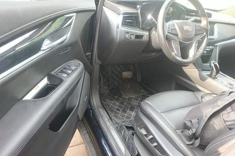 Used Cadillac XT5 2021 28T Luxury Model Driver Seat