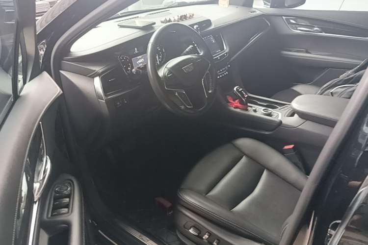 Used Cadillac XT5 2021 28T Luxury Model Driver Seat