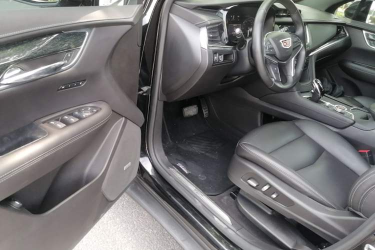 Used Cadillac XT5 2021 28T Luxury Model Driver Seat