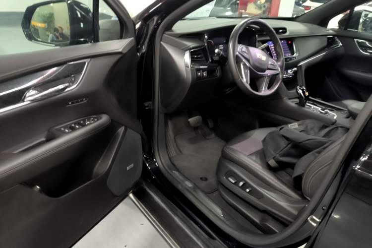 Used Cadillac XT5 2021 28T Luxury Model Driver Seat