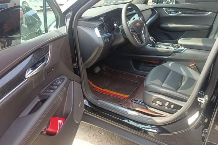 Used Cadillac XT5 2021 28T Luxury Model Driver Seat