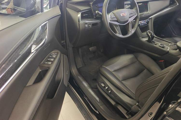 Used Cadillac XT5 2021 28T Luxury Model Driver Seat