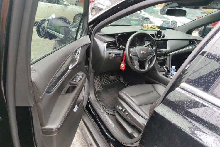 Used Cadillac XT5 2021 28T Luxury Model Driver Seat