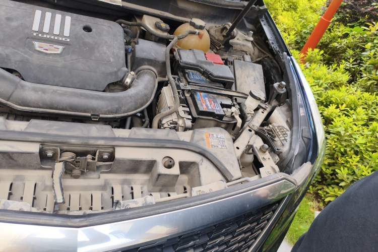 Used Cadillac XT5 2021 28T Luxury Model Engine Bay Left