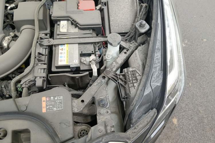 Used Cadillac XT5 2021 28T Luxury Model Engine Bay Left