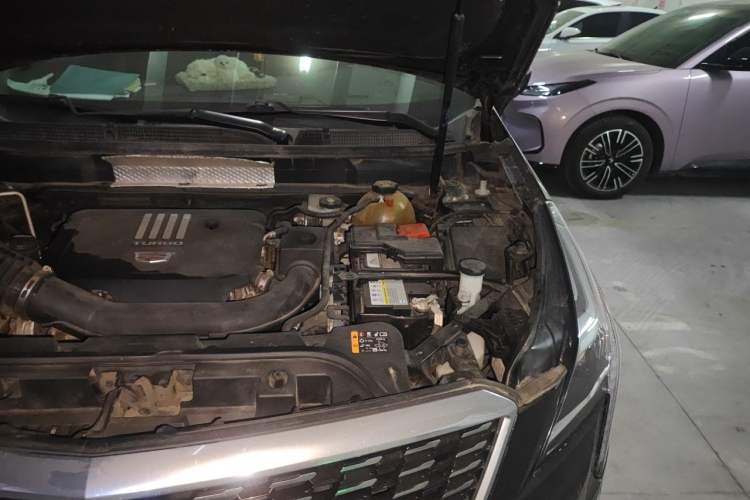 Used Cadillac XT5 2021 28T Luxury Model Engine Bay Left