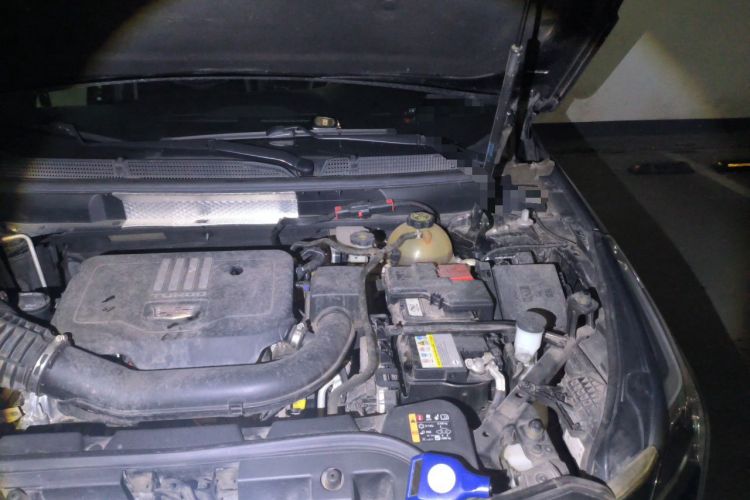 Used Cadillac XT5 2021 2.0T Four-Wheel Drive Luxury Version Engine Bay Left