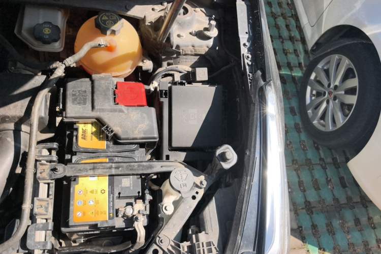 Used Cadillac XT5 2021 28T Luxury Model Engine Bay Left