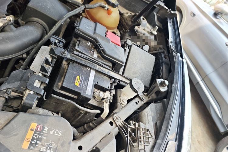 Used Cadillac XT5 2021 28T Luxury Model Engine Bay Left