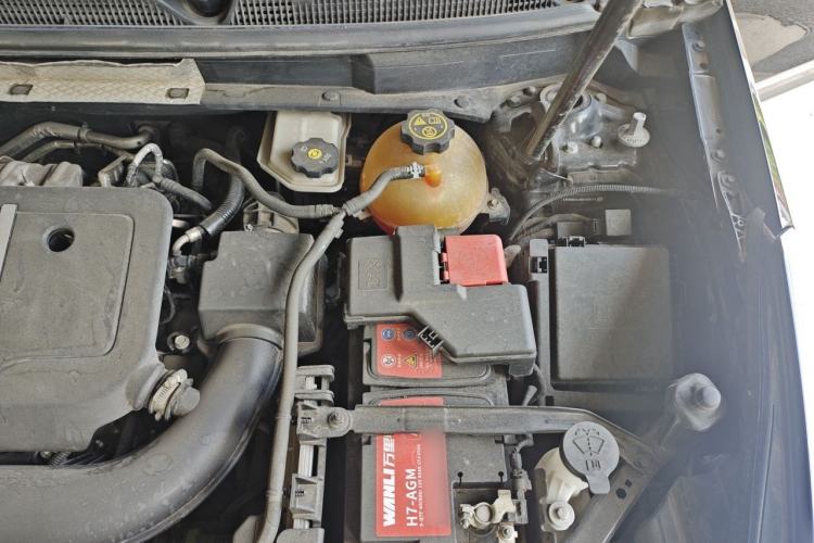 Used Cadillac XT5 2021 28T Luxury Model Engine Bay Left