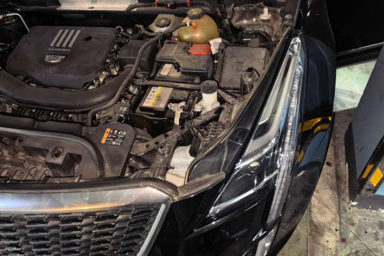 Used Cadillac XT5 2021 2.0T Two-Wheel Drive Luxury Version Engine Bay Left
