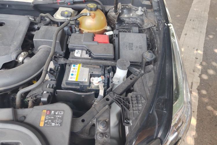 Used Cadillac XT5 2021 2.0T Four-Wheel Drive Luxury Version Engine Bay Left