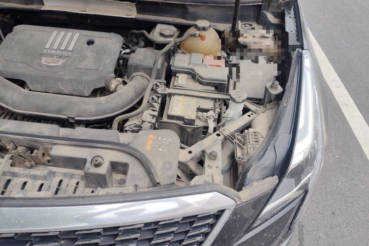 Used Cadillac XT5 2021 28T Luxury Model Engine Bay Left