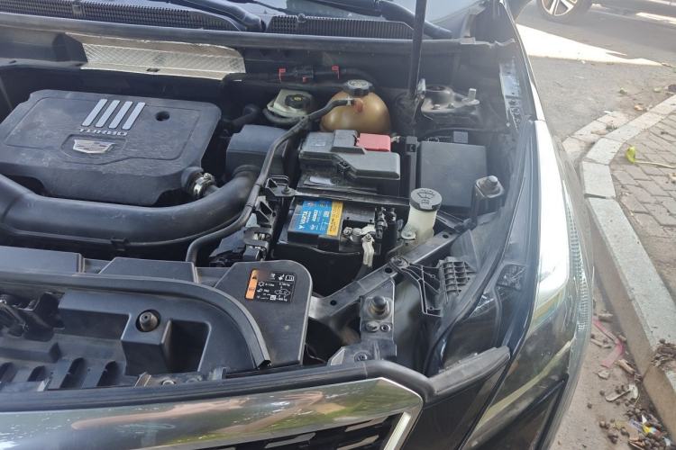 Used Cadillac XT5 2021 2.0T Two-Wheel Drive Luxury Version Engine Bay Left