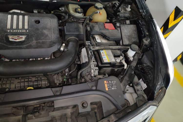 Used Cadillac XT5 2021 2.0T Four-Wheel Drive Luxury Version Engine Bay Left