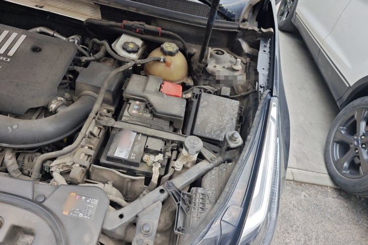Used Cadillac XT5 2021 2.0T Two-Wheel Drive Luxury Version Engine Bay Left
