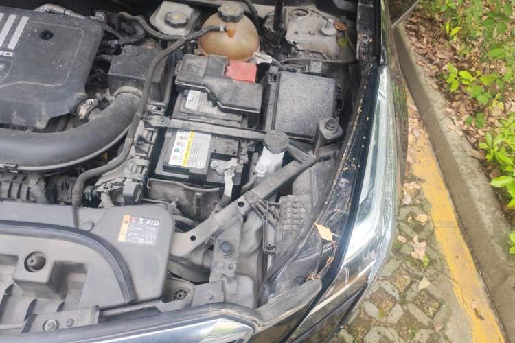 Used Cadillac XT5 2021 28T Luxury Model Engine Bay Left