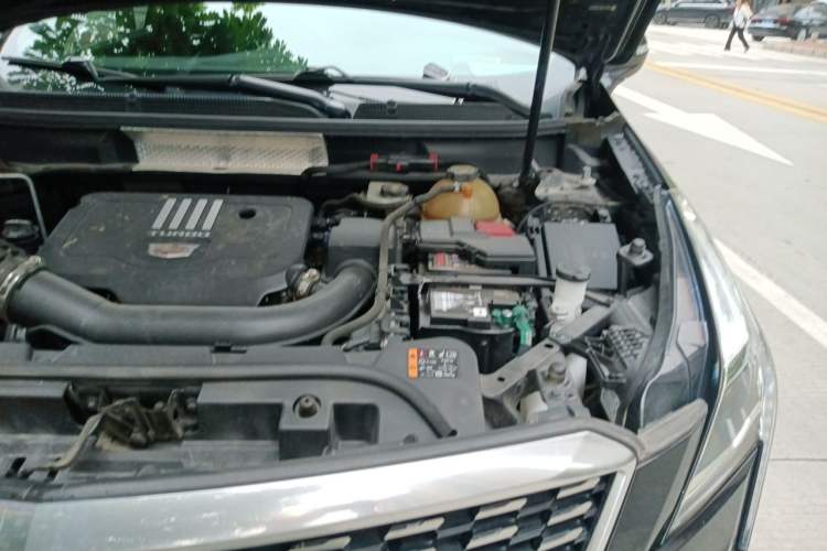 Used Cadillac XT5 2021 2.0T Two-Wheel Drive Luxury Version Engine Bay Left