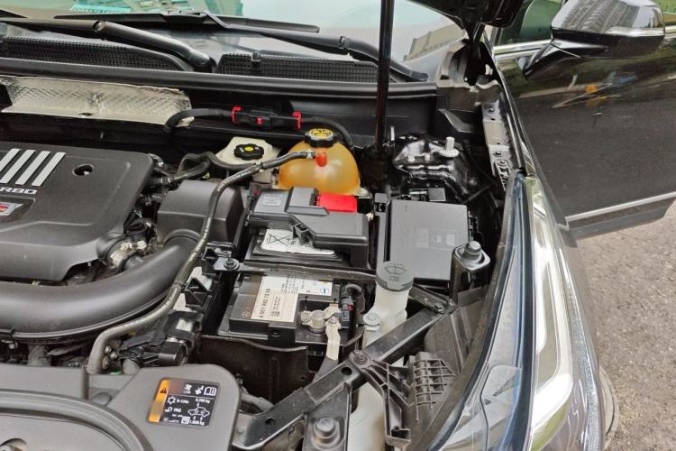Used Cadillac XT5 2021 2.0T Two-Wheel Drive Luxury Version Engine Bay Left