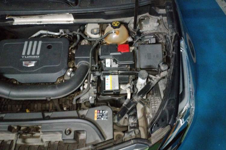Used Cadillac XT5 2021 28T Luxury Model Engine Bay Left