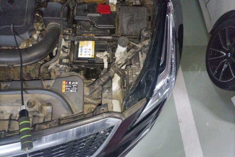 Used Cadillac XT5 2021 2.0T Two-Wheel Drive Luxury Version Engine Bay Left