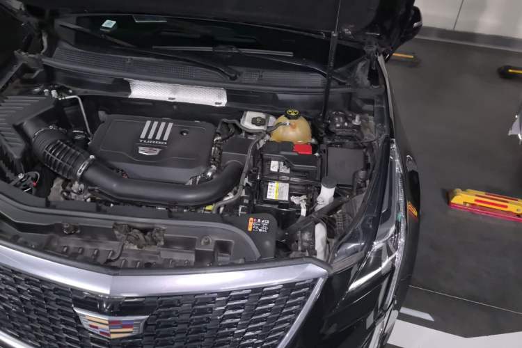 Used Cadillac XT5 2021 28T Luxury Model Engine Bay Left