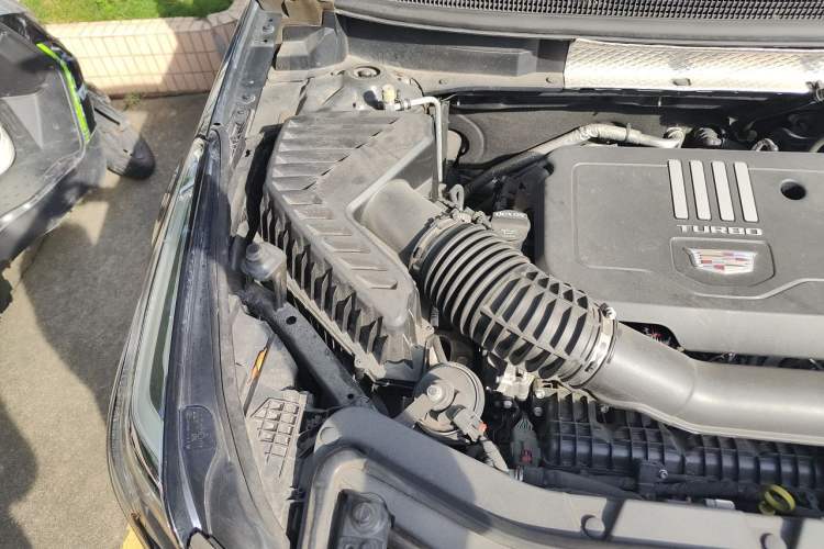 Used Cadillac XT5 2021 2.0T Two-Wheel Drive Luxury Version Engine Bay Right