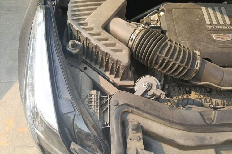 Used Cadillac XT5 2021 2.0T Two-Wheel Drive Luxury Version Engine Bay Right