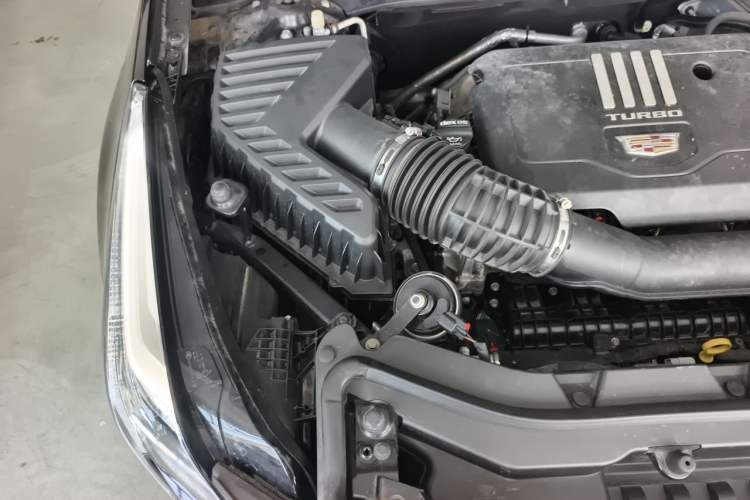 Used Cadillac XT5 2021 2.0T Two-Wheel Drive Luxury Version Engine Bay Right