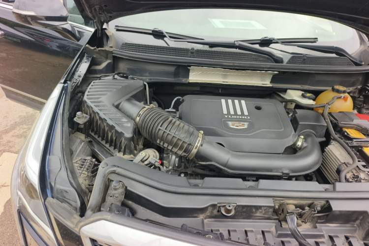 Used Cadillac XT5 2021 28T Four-Wheel Drive Luxury Version Engine Bay Right