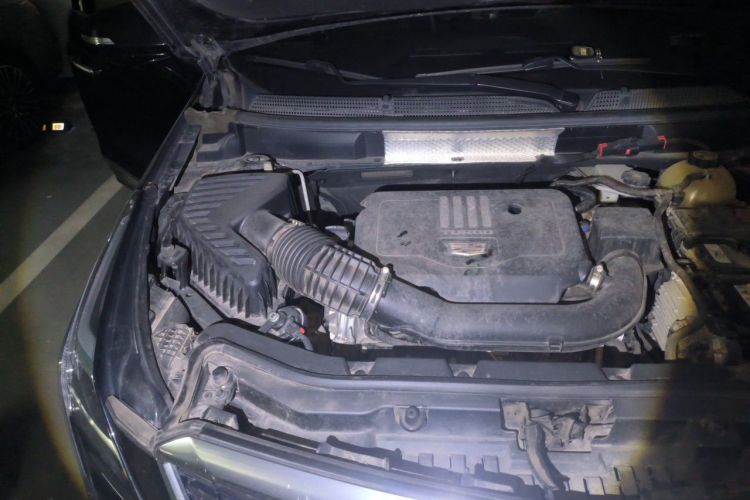 Used Cadillac XT5 2021 2.0T Four-Wheel Drive Luxury Version Engine Bay Right