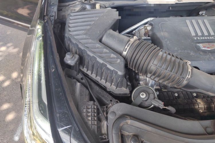 Used Cadillac XT5 2021 2.0T Four-Wheel Drive Luxury Version Engine Bay Right
