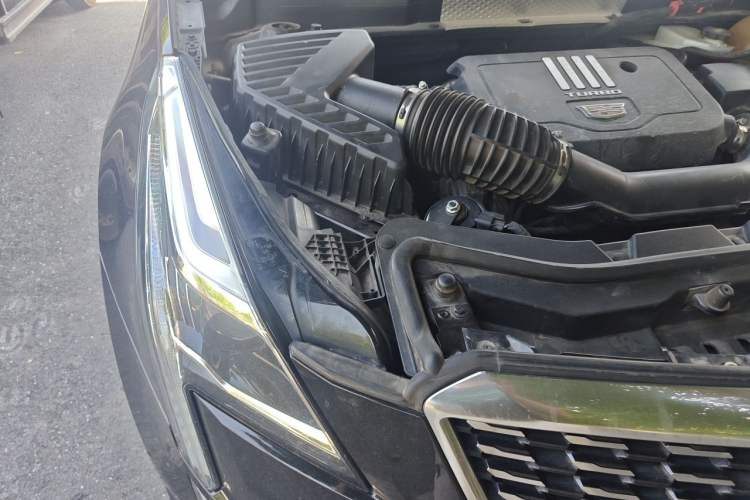 Used Cadillac XT5 2021 2.0T Two-Wheel Drive Luxury Version Engine Bay Right